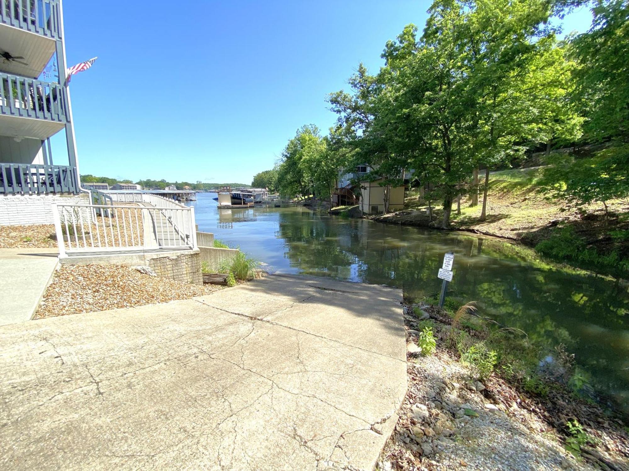 B Lakefront! Remodeled, Boat Slip, Patio Views, Pool, Boat Ramp, Wifi Osage Beach Eksteriør bilde
